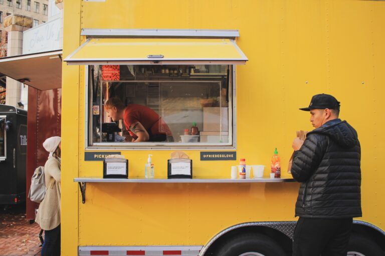 Paramount adopts regulations for food trucks