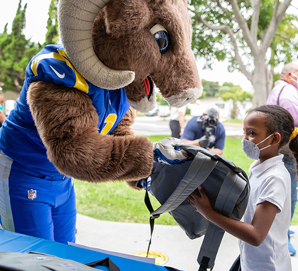 Rams use outreach to connect with Inglewood students