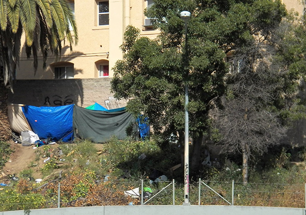 Hollywood neighborhood council opposes homeless ‘camping’ law