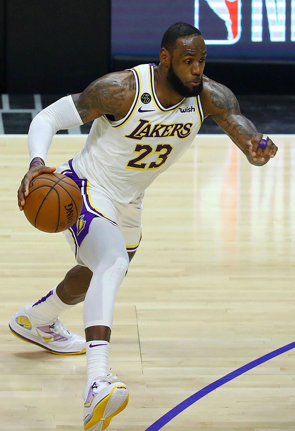 SPORTS DIGEST: Lakers advance with win over Golden State