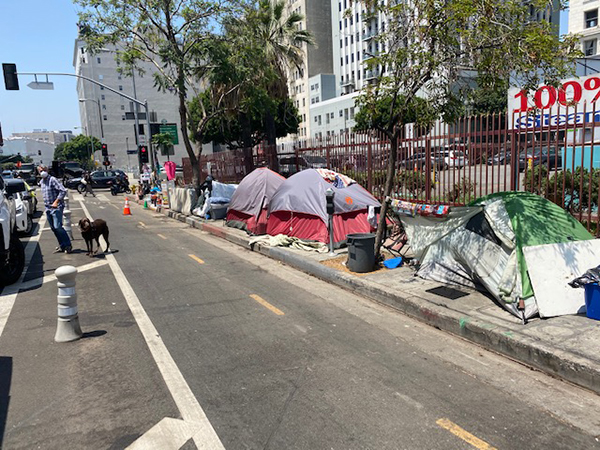Mayor signs ordinance banning most homeless encampments