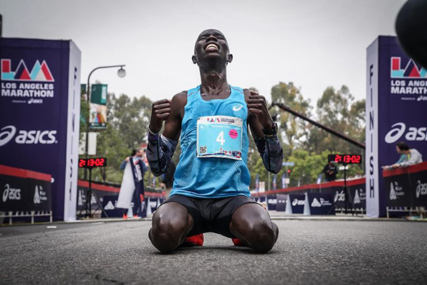 Kenyan runner holds lead this time to win L.A. Marathon