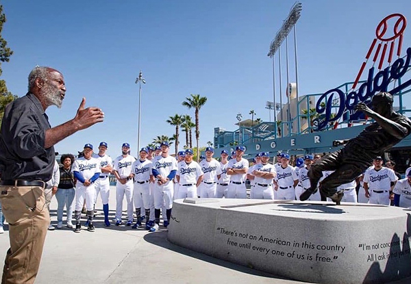 Dodgers honor Jackie Robinson on 75th anniversary of debut