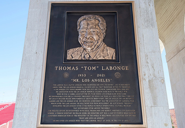 LaBonge receives plaque in Coliseum Court of Honor