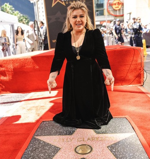 Kelly Clarkson receives star on Walk of Fame
