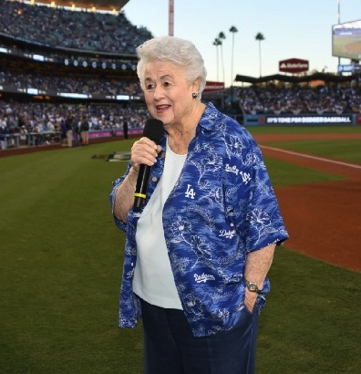 Dodgers honor Roz Wyman with inaugural Lasorda award