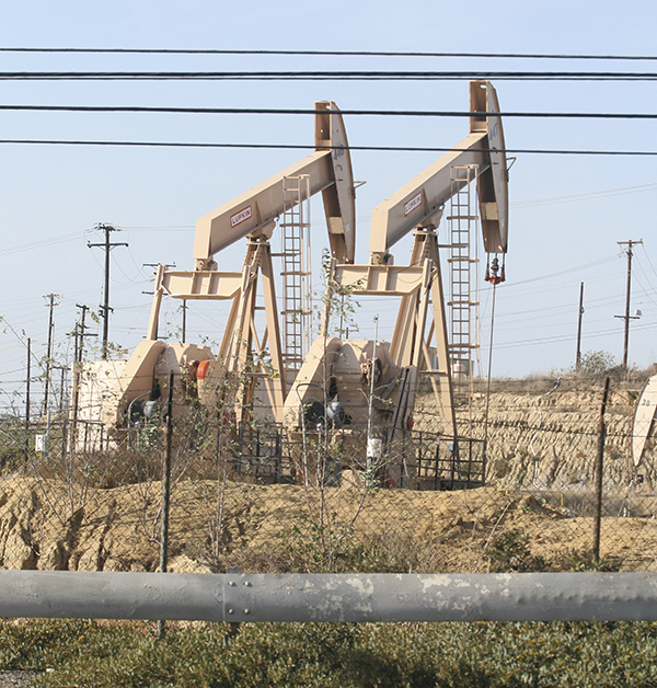 City Council votes to phase out oil drilling