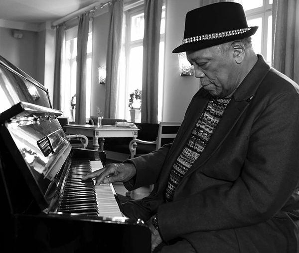 BILL VAUGHAN’S TASTY CLIPS: Stars to help Quincy Jones celebrate his 90th birthday 