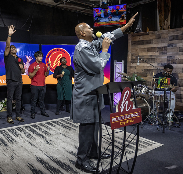 Altadena pastors keep church community going after fire
